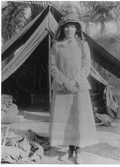 Bell, 1909 yılı, muhtemelen Babil, Irak. Newcastle University arşivi.